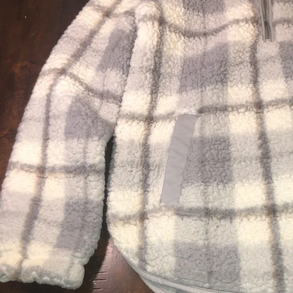 Abercrombie & Fitch Gray and Cream Zip Up Sweater - Picture 9 of 15